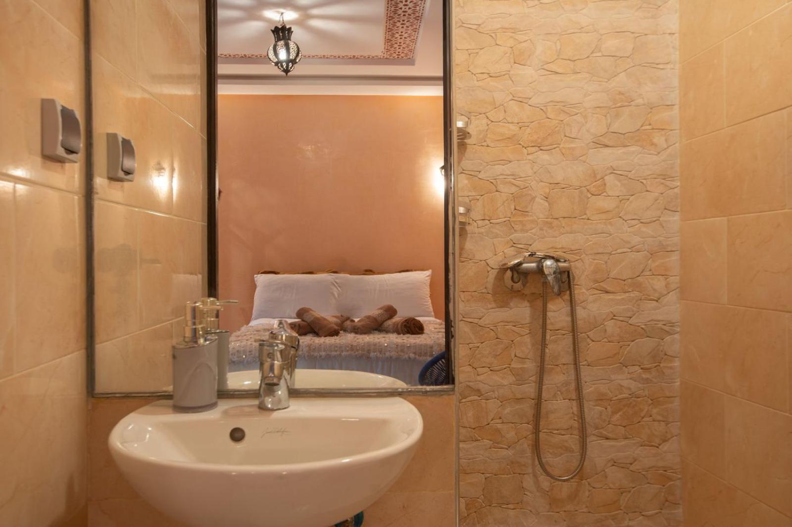 Private Riad 3Ch Salon, Terrasse Avec Jacuzzi , A Jemaa El Fna มาร์ราเกช ภายนอก รูปภาพ